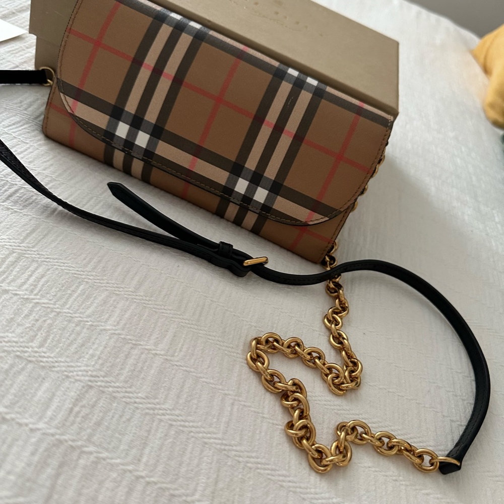 Burberry Check Leather wallet purse with leather and gold detachable strap - Picture 3 of 4